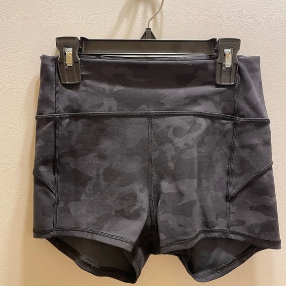Small VGUC Lululemon shorts - Picture 2 of 5